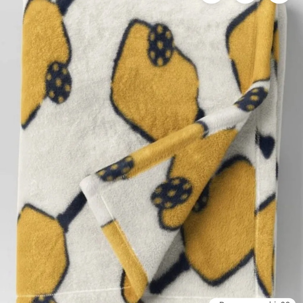 Target Pickleball Print Fleece Throw - White and Yellow Sports Design
